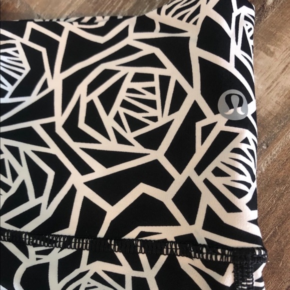Lululemon High Times Luxtreme Posey Black White - Picture 5 of 8